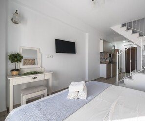 2 Schlafzimmer, laptopgeeigneter Arbeitsplatz, Bügeleisen/Bügelbrett