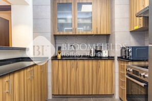 Kühlschrank, Mikrowelle, Ofen, Wasserkocher