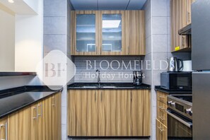 Fridge, microwave, oven, coffee/tea maker