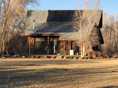 Oso Verde Ranch, a natural oasis, is located just a mile from downtown Mancos