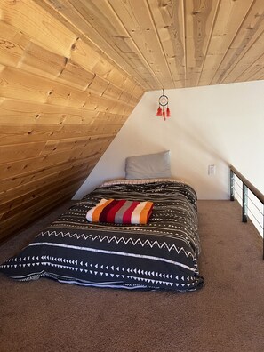 3 makuuhuonetta, silitysrauta/-lauta, Wi-Fi, vuodevaatteet