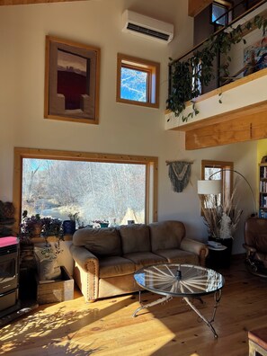 TV, fireplace - Oso Verde Ranch, a natural oasis, is located just a mile from downtown Mancos (Mancos)