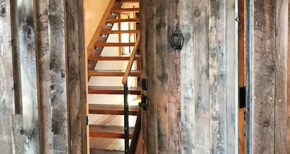 Oso Verde Ranch, a natural oasis, is located just a mile from downtown Mancos