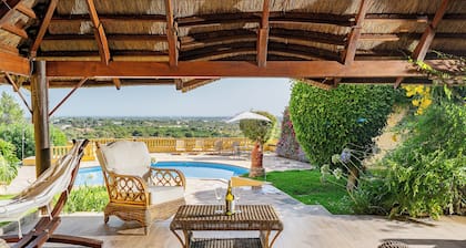 Charming family home with sea views, close to Aquashow, Airport & beaches