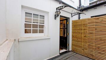 1 bedroom, iron/ironing board, free WiFi