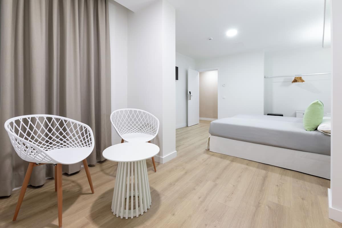 Standard Twin Room, Courtyard View | Laptop workspace, blackout curtains, free WiFi, bed sheets