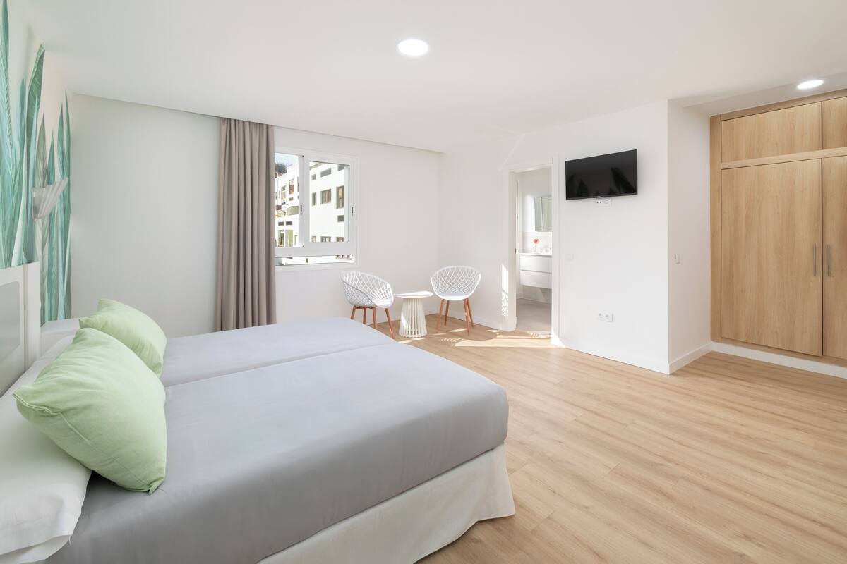 Standard Twin Room, City View | Laptop workspace, blackout curtains, free WiFi, bed sheets