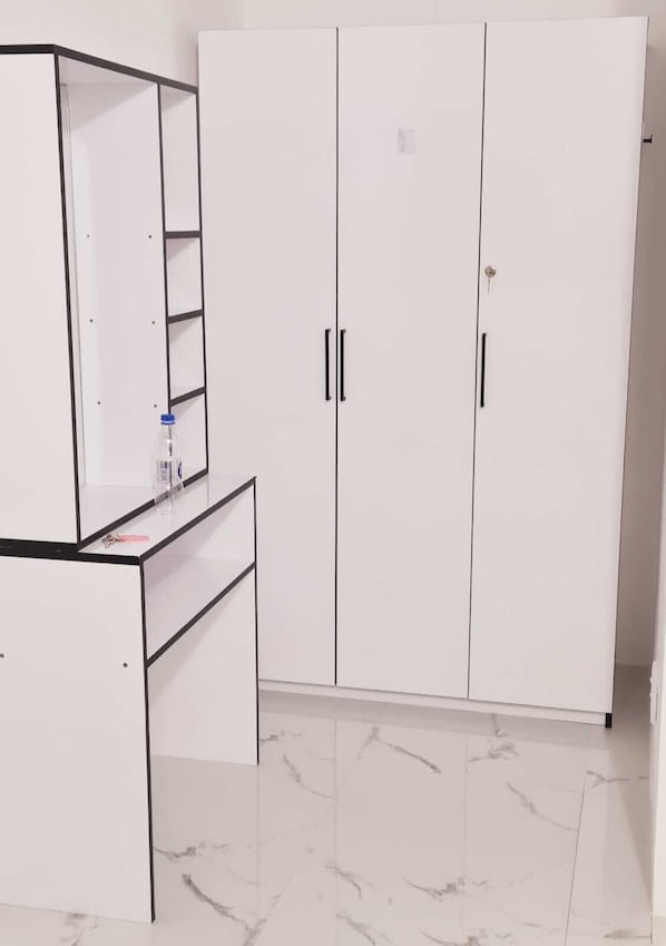 Deluxe Apartment, Kitchenette | Desk, laptop workspace, free WiFi