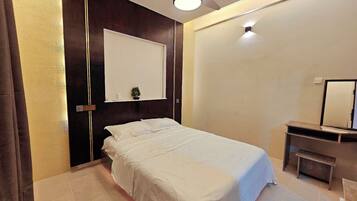 Deluxe Double Room | Individually furnished, desk, laptop workspace, free WiFi