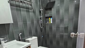 Deluxe Double Room | Bathroom