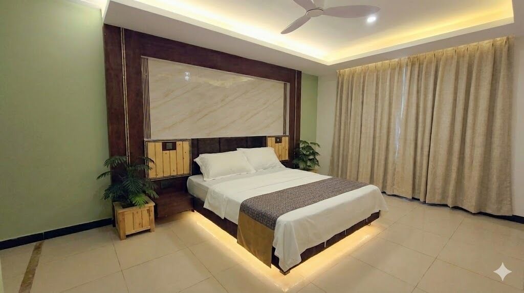 Quarto triplo luxo | Individualmente mobiliados, escrivaninha