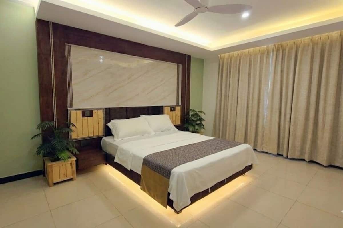 Quarto triplo luxo | Individualmente mobiliados, escrivaninha