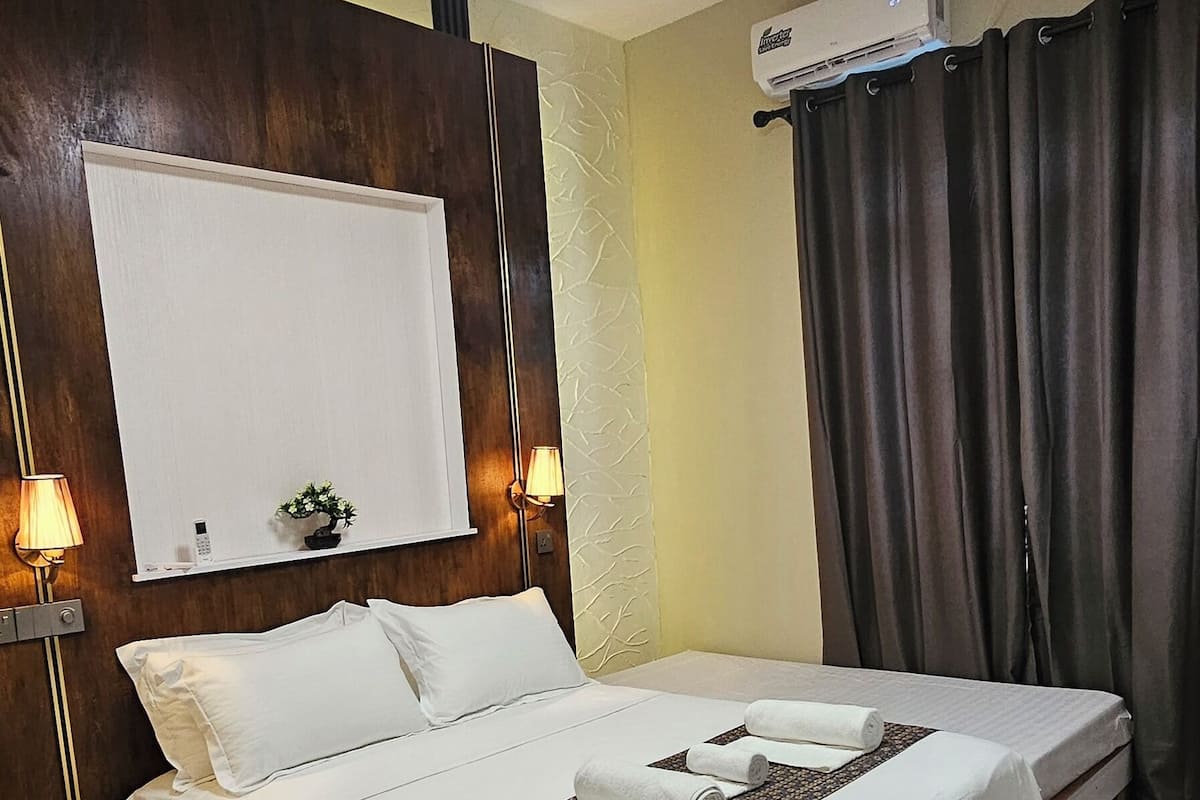 Deluxe Double Room | Desk, laptop workspace, free WiFi