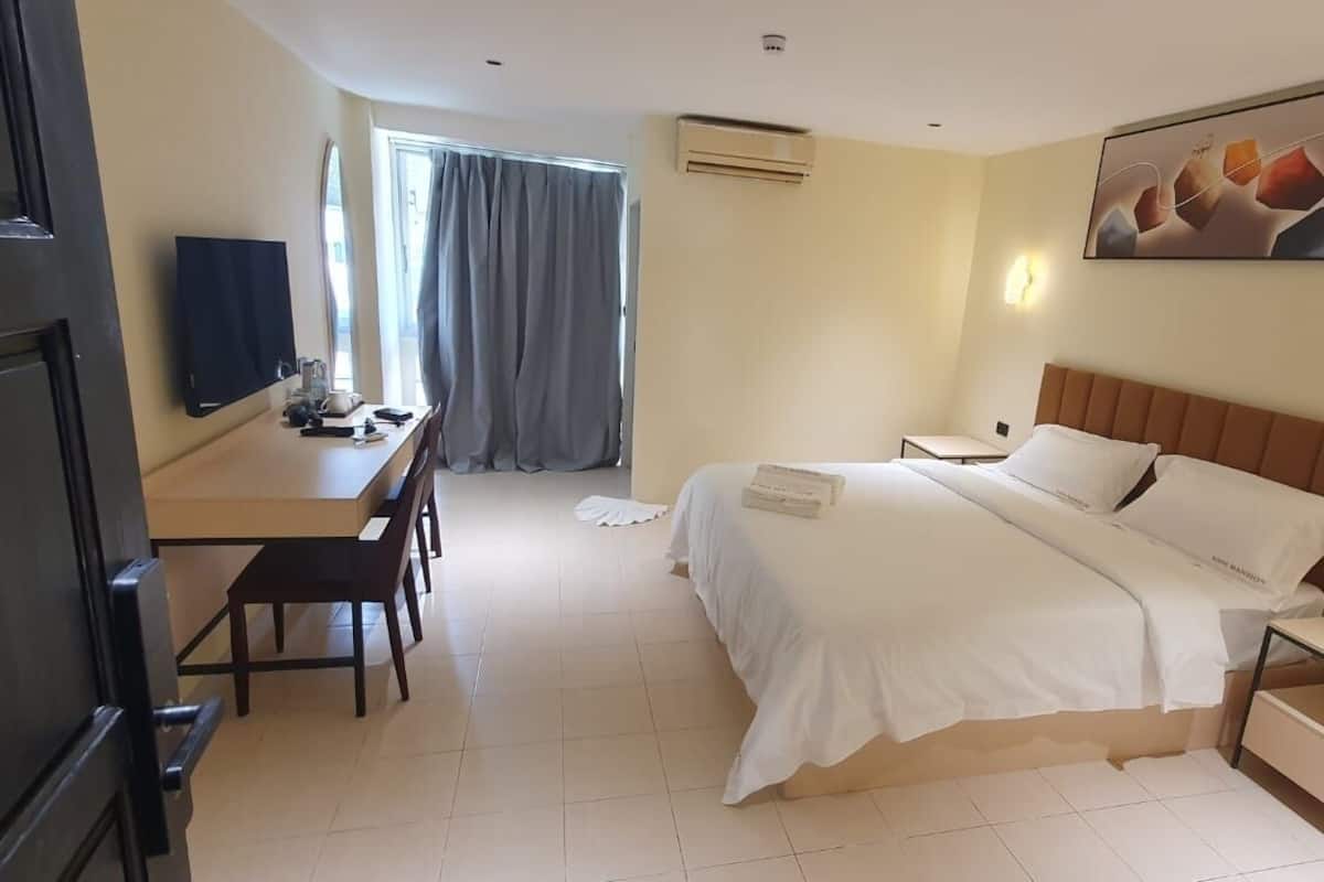 Deluxe Double Room, City View | 1 bedroom, free WiFi, bed sheets