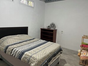 5 bedrooms, WiFi, bed sheets