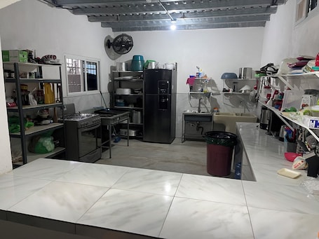 Private kitchen. Spacious 5-bedroom building in delightful Poptún with WiFi