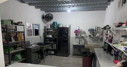 Spacious 5-bedroom building in delightful PoptĂșn with WiFi