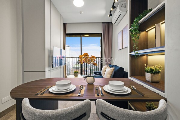 Appartement, 1 chambre, balcon, vue ville | Salle à manger