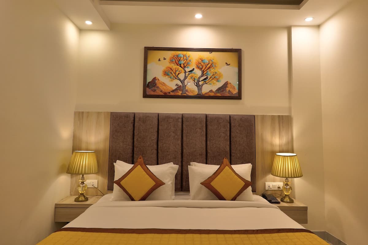 In-room safe, desk, blackout drapes, soundproofing