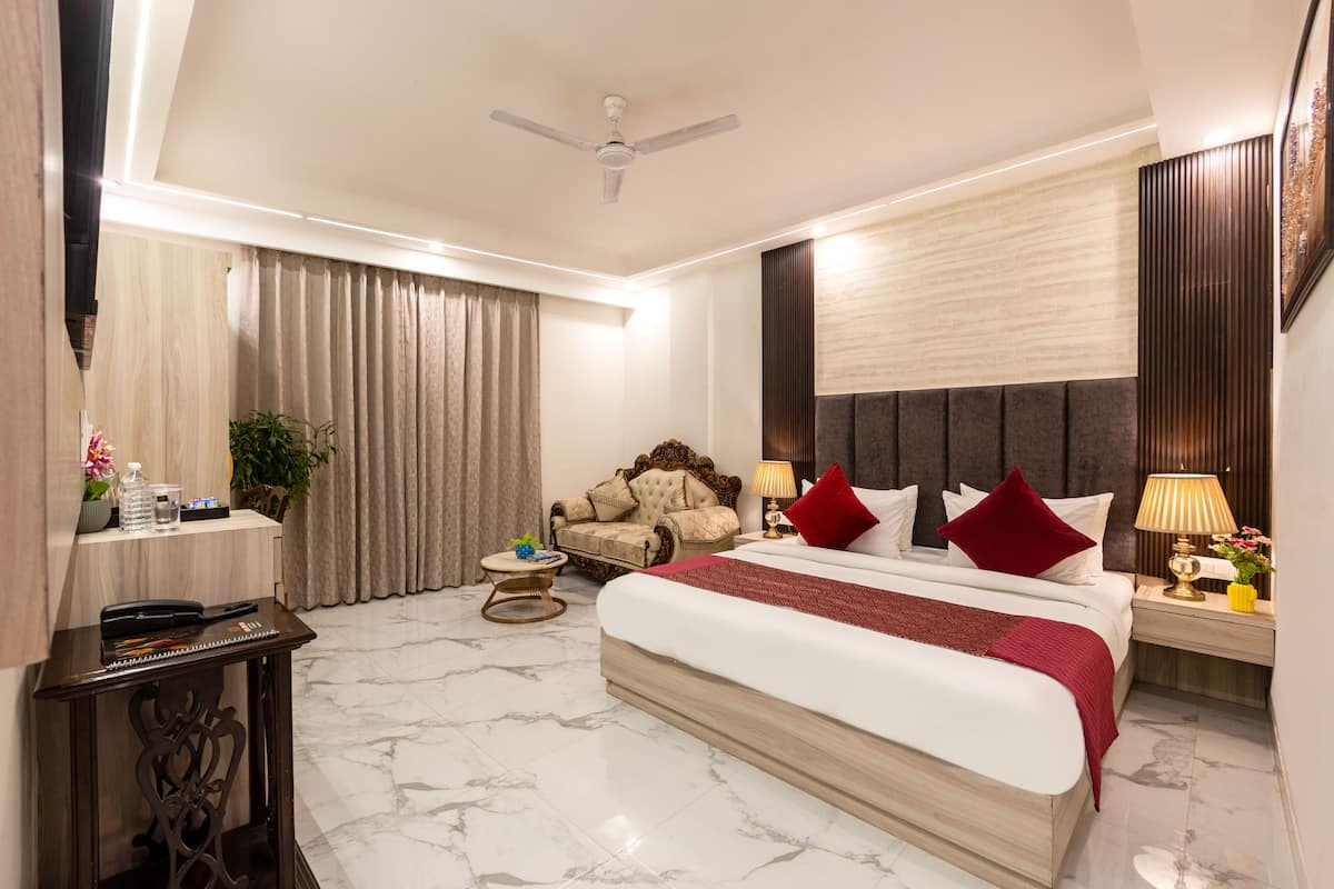 In-room safe, desk, blackout drapes, soundproofing
