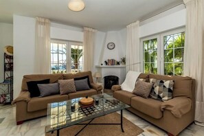 Room - Los Olivos 3 Bedroom Villa with Heated Pool (Nerja)