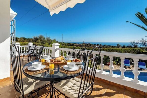 Restaurant - Los Olivos 3 Bedroom Villa with Heated Pool (Nerja)