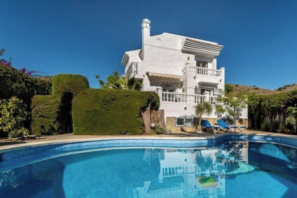 A white villa with a swimming pool and a balcony. - Los Olivos 3 Bedroom Villa with Heated Pool (Nerja)