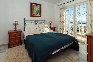 Room - Los Olivos 3 Bedroom Villa with Heated Pool (Nerja)