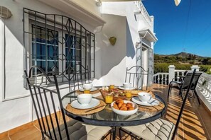Restaurant - Los Olivos 3 Bedroom Villa with Heated Pool (Nerja)
