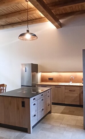 Kühlschrank, Geschirrspüler, Toaster