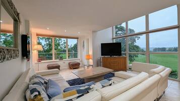 Cottage | Living area