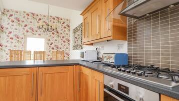 Rentaplats i utensilis de cuina, vaixella i coberteria