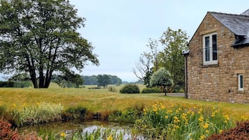 Cottage | Property grounds