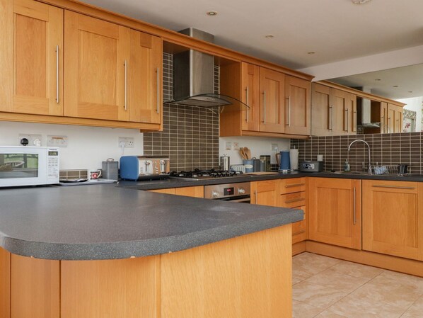 Dishwasher, cookware/dishes/utensils
