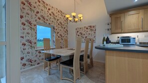 Cottage | Dining