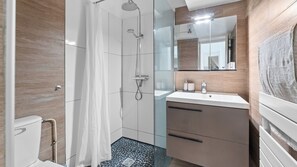 Toallas, jabón, papel de baño
