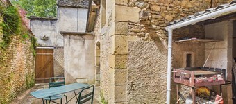 House for 5 with outdoor courtyard in the center