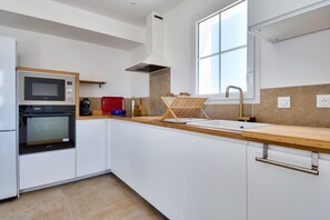 Kühlschrank, Mikrowelle, Ofen, Geschirrspüler