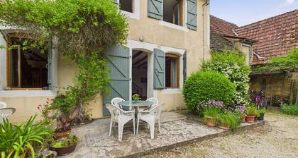 Semi-detached cottage - shared pool - 4 people