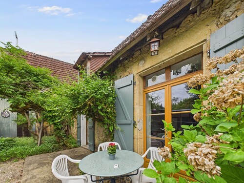 Piscine et domaine arboré partagés - maison pour 4