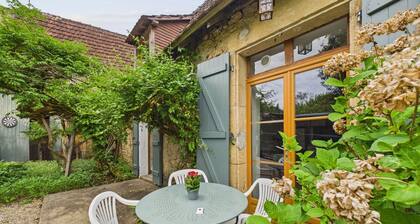 Piscine et domaine arboré partagés - maison pour 4
