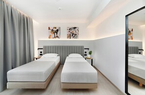 Deluxe-Doppel- oder -Zweibettzimmer, Balkon | Zimmersafe, Schreibtisch, laptopgeeigneter Arbeitsplatz
