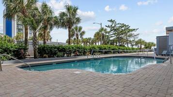 Indoor pool, 2 outdoor pools
