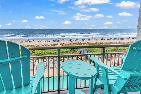 Signature appartement, 1 slaapkamer, uitzicht op zee, aan het strand | Uitzicht vanaf balkon