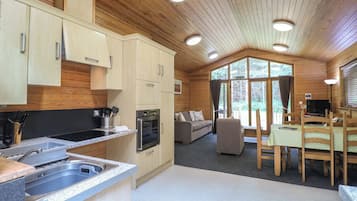 Rentaplats i utensilis de cuina, vaixella i coberteria