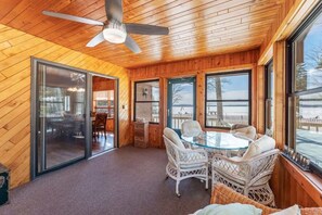 Dining - Grace Place Lakefront Retreat on Lac Vieux Desert (Watersmeet)
