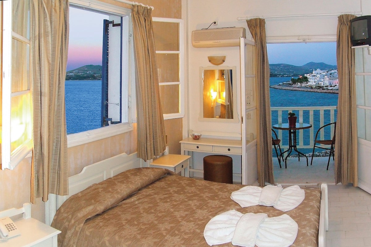 In-room safe, free WiFi