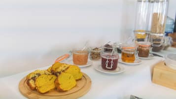 Free daily buffet breakfast