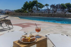 Seasonal outdoor pool - Pandrossos Hotel (Paros)