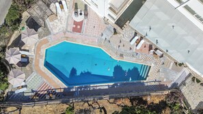 Piscine extérieure (ouverte en saison)